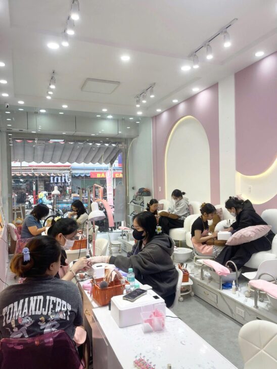 Quận Tân Phú ! SANG SALON NAILS Và GỘI MT ĐƯỜNG LỚN SẦM UẤT TÂN PHÚ, Tel : 0835888894 ( chính chủ