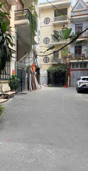 BÁN ĐẤT NGUYỄN HOÀNG TÔN TÂY HỒ HÀ NỐI, SỔ ĐỎ VUÔNG VẮN , OTO ĐỖ CỬA 40M2. 7.7 TỶ