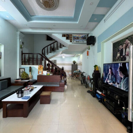 Nhà Thiên Lôi, 52m 4 tầng, ô.tô đỗ cửa, Giá 3.5 tỉ, gần Quán Nam