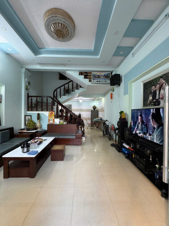 Nhà Thiên Lôi, 52m 4 tầng, ô.tô đỗ cửa, Giá 3.5 tỉ, gần Quán Nam