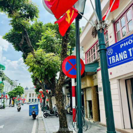 Mặt Phố Tràng Tiền mt5m2, giá siêu tốt, dt 100m2, chủ nhà thiện chí