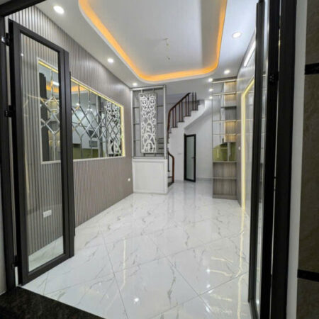 Đội Cấn / 5 tầng 28m2- dân xây chắc chắn -5x tỷ