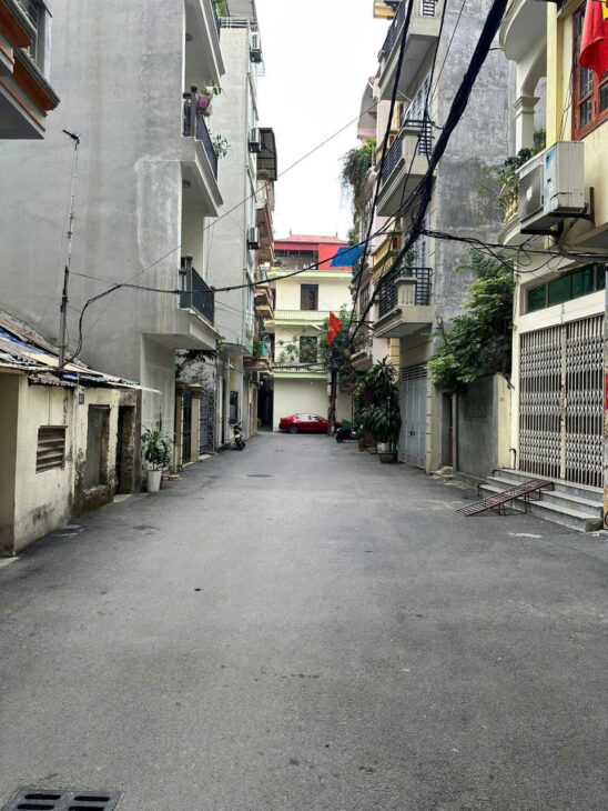 Bán nhà Tôn Đức Thắng 90m² mặt tiền 6,7m gara ô tô,dừng đỗ trước nhà – Nở hậu