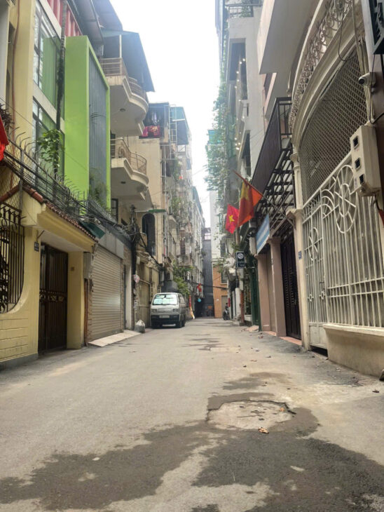 Bán nhà Tôn Đức Thắng 90m² mặt tiền 6,7m gara ô tô,dừng đỗ trước nhà – Nở hậu