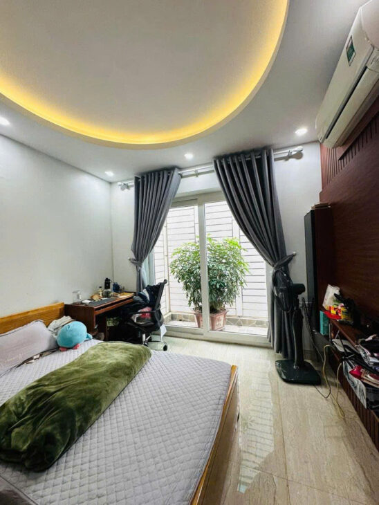 Bán nhà Tôn Đức Thắng 90m² mặt tiền 6,7m gara ô tô,dừng đỗ trước nhà – Nở hậu