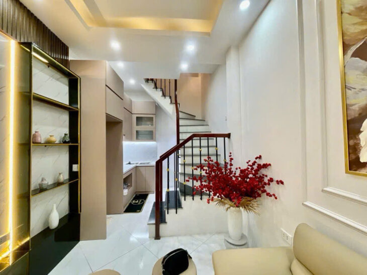 PHỐ VÕ THỊ SÁU-HAI BÀ TRƯNG DT 30 MET, 3 TẦNG, NGÕ RỘNG 3 M, NGÕ THÔNG,50 RA Ô TÔ, GẦN HỒ,CÔNG VIÊN