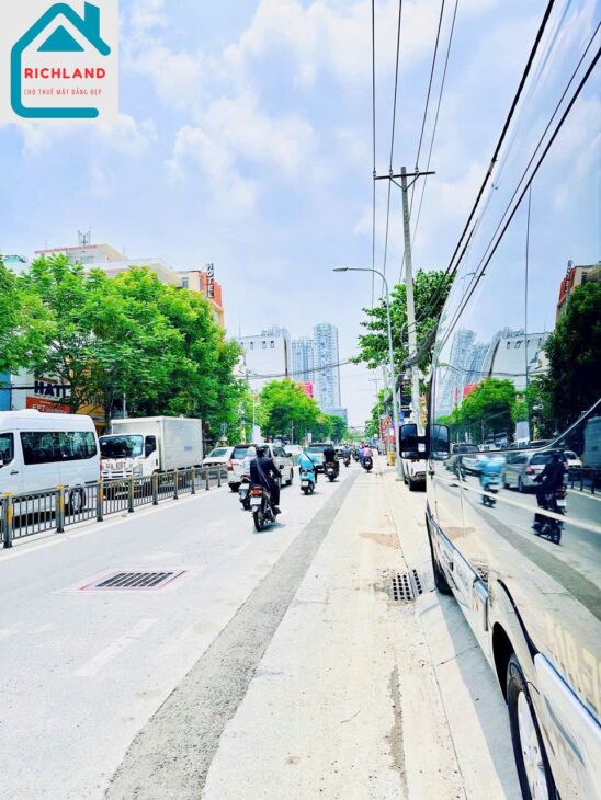Cho Thuê Nhà: 541 Nguyễn Thị Thập, Phường Tân Phong, Q7- Diện tích: 12m x 26m. Giá 200 Triệu