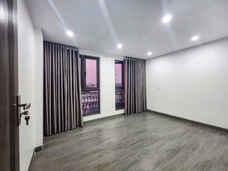 Nhà mặt ngõ tuyến 2 Khúc Thừa Dụ – 42m 4 tầng mới tinh, ô.tô vào nhà, giá 4.2 tỉ