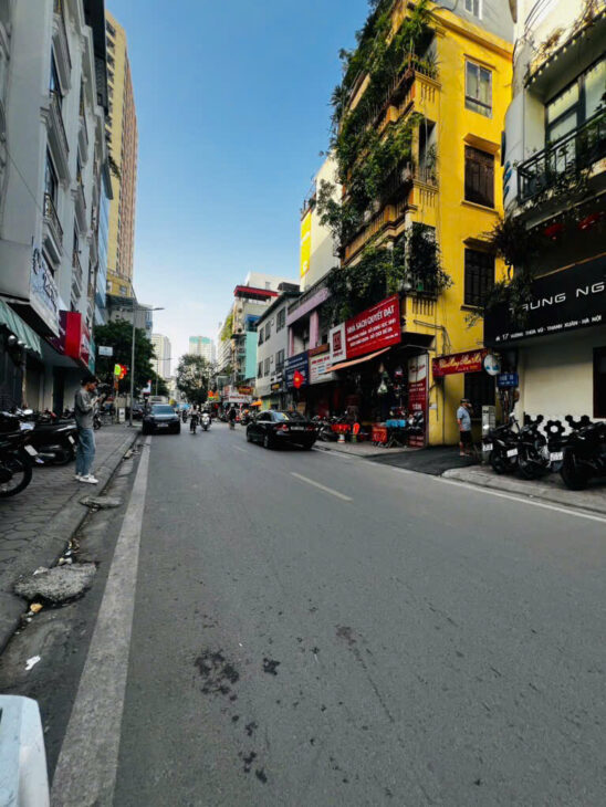 BUNG NÓC VƯƠNG THỪA VŨ! MẶT PHỐ VIP – VỈA HÈ KHỦNG – GIÁ GÂY SỐC GIỚI ĐẦU TƯ