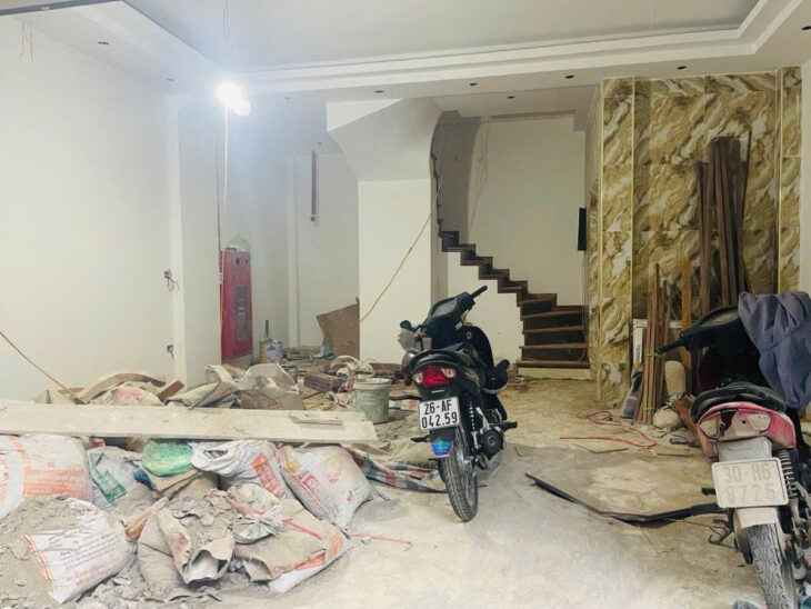 Hàng hiếm Lạc Long Quân, 50m2, 8 tầng, thang máy, mặt tiền 6m, gara ô tô, 10m ra mặt phố, giá 21