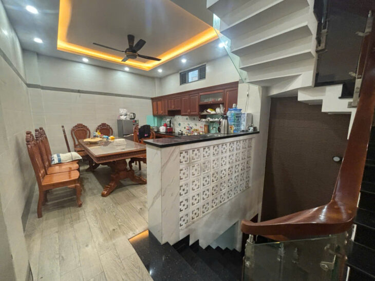 Bán nhà mặt tiền 3 tầng 4x20m giá 11 tỷ Đường Nguyễn Văn Quá