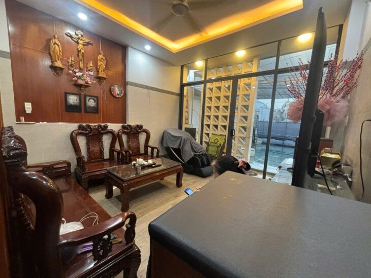 Bán nhà mặt tiền 3 tầng 4x20m giá 11 tỷ Đường Nguyễn Văn Quá