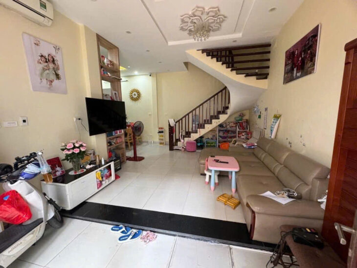 SIÊU HIẾM ĐỐNG ĐA – CỰC GẦN PHỐ – NHÀ ĐẸP Ở NGAY – THOÁNG SÁNG TỰ NHIÊN – TRƯỚC NHÀ CÓ SÂN RỘNG