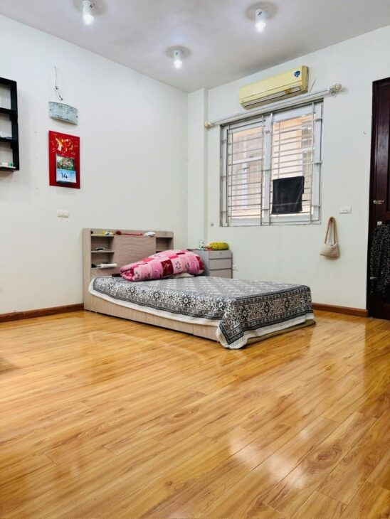 BÁN NHÀ NGÕ THỊNH QUANG.QUẬN ĐỐNG ĐA,NGÕ THẲNG -THÔNG BA GÁC- GẦN Ô TÔ