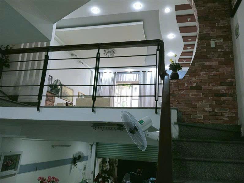 Bán Nhà Mặt Tiền đường 42 cạnh bên BV Q2, DT 85m² – 1 Trệt 3 Lầu – Gara Ô Tô – Nội Thất Gỗ Đinh