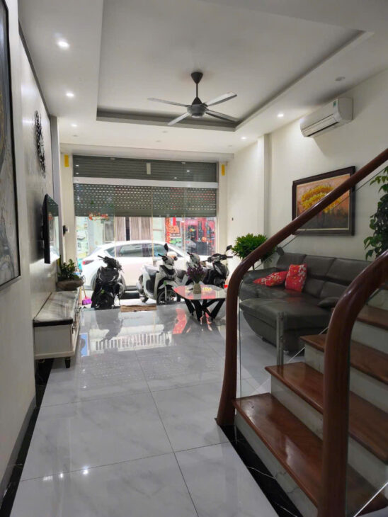 MỘT MẶT PHỐ- MẶT SAU NHÀ Ô TÔ VÀO NHÀ+ MẶT HỒ ĐIỀU HOÀ- CÓ Ô CHỜ THANG MÁY- KHÔNG GIAN SỐNG LÝ