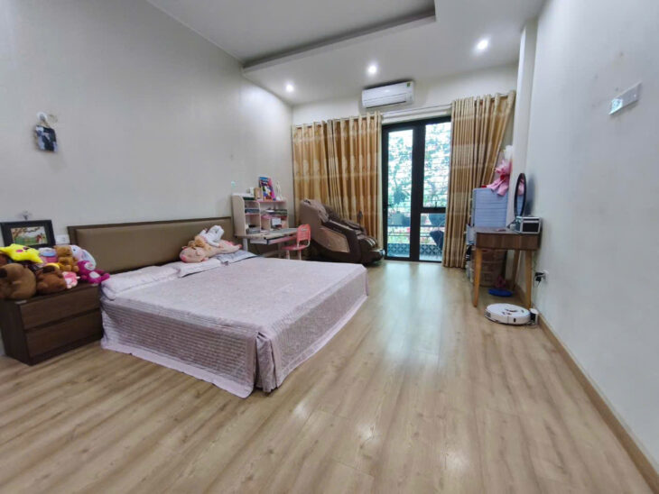 MỘT MẶT PHỐ- MẶT SAU NHÀ Ô TÔ VÀO NHÀ+ MẶT HỒ ĐIỀU HOÀ- CÓ Ô CHỜ THANG MÁY- KHÔNG GIAN SỐNG LÝ