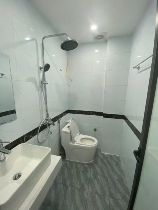 Nhà riêng trong ngõ, mới koong 6 tầng thang máy, 33.3m2, giá chỉ hơn 7 tỷ xíu