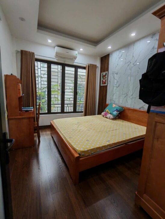 BÁN NHÀ 3 TẦNG- PHỐ THÁI HÀ- ĐẤT PHÂN LÔ -Ô TÔ LÙI CỬA .CÁCH MẶT PHỐ 50M