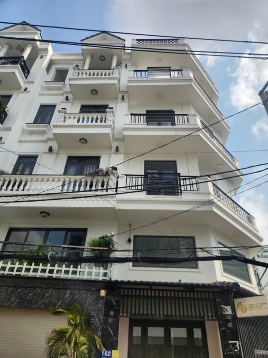 NHÀ PHỐ 5 TẦNG – GÓC 2 MẶT TIỀN – Ô TÔ VÀO TẬN NHÀ – GIÁ CHỈ 7.7 TỶ