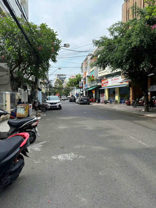 Cần bán 2 căn nhà mặt tiền đường Bà Triệu – Nha Trang dt 202m2 bán: 27 tỷ Liên hệ: ngọc bích land