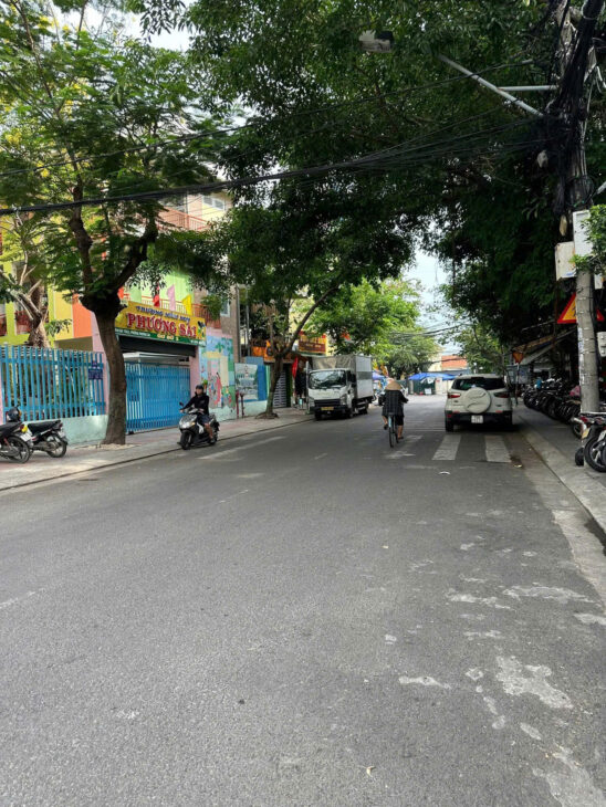 Cần bán 2 căn nhà mặt tiền đường Bà Triệu – Nha Trang dt 202m2 bán: 27 tỷ Liên hệ: ngọc bích land