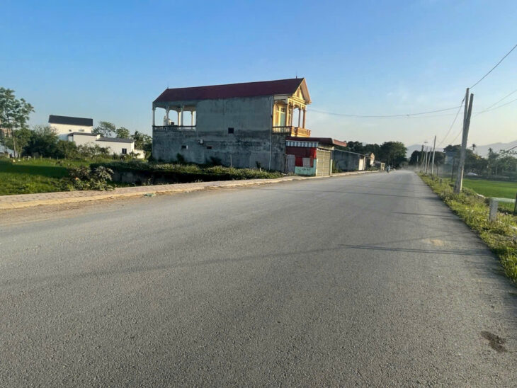 Hàng hot mặt đường đê đáy kinh doanh tại thôn An Hiền- Hoàng Diệu – Chương Mỹ