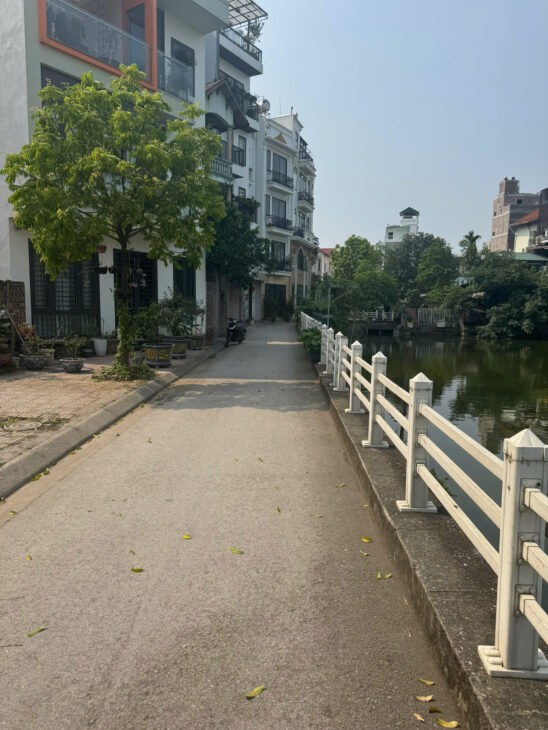 Siêu phẩm mặt Hồ Ngọc Thụy, 50m2, 8 tầng thang máy, nội thất nhập khẩu, gara 2 ô tô, vỉa hf 3 mét,