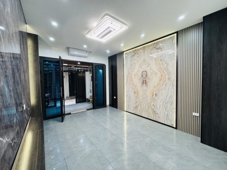 BÁN NHÀ -PHỐ TÔN ĐỨC THẮNG-3TẦNG -NHÀ ĐẸP Ở NGAY-2 MẶT THOÁNG Ô TÔ ĐỖ CỔNG