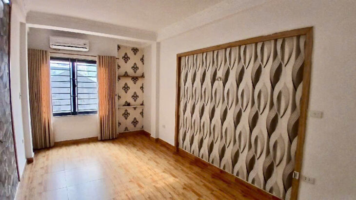 Bán nhà Nguyễn Chính –Tân Mai, gần phố, ô tô tránh 5 tầng 30m2 giá chỉ 5.75 tỷ