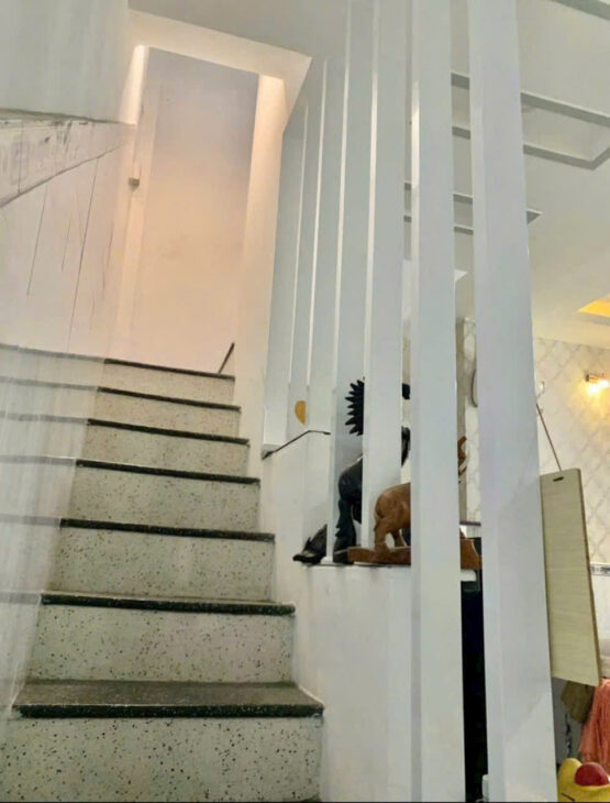 Bán Nhà Phường Ngọc Hiệp gần Cầu Hộ Phương Sài dt 50,4m2 Giá: 2 tỷ 650 triệu lh e Bích