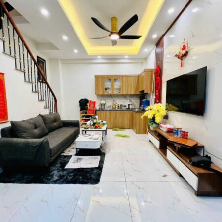 Nhà riêng sát phố, công viên, đẹp và hiếm, trung tâm quận Hai Bà Trưng, 28m2, 4 tầng, 3 ngủ, giá