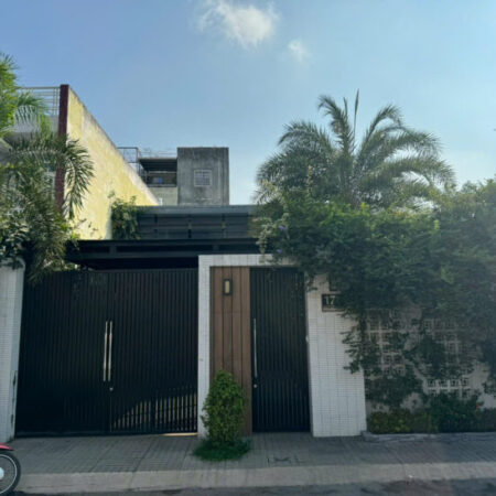 Bán biệt thự mặt tiền 3 tầng 9,3x25m giá 14,6 tỷ Đường Hiệp Thành 06