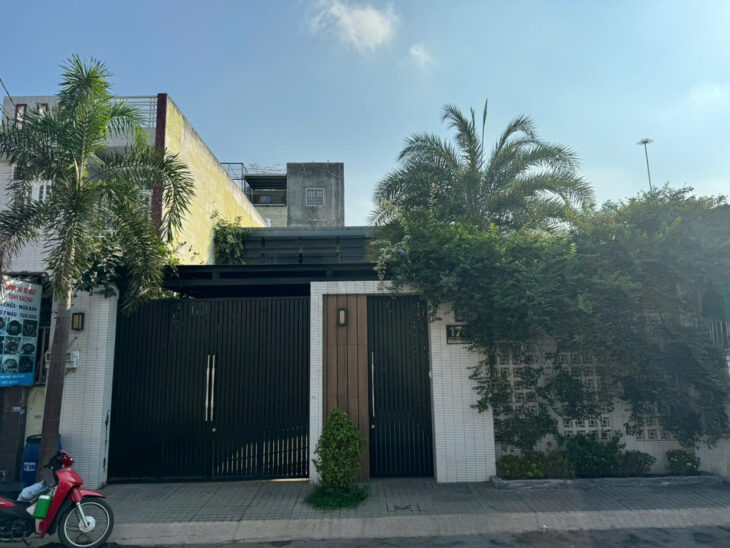 Bán biệt thự mặt tiền 3 tầng 9,3x25m giá 14,6 tỷ Đường Hiệp Thành 06