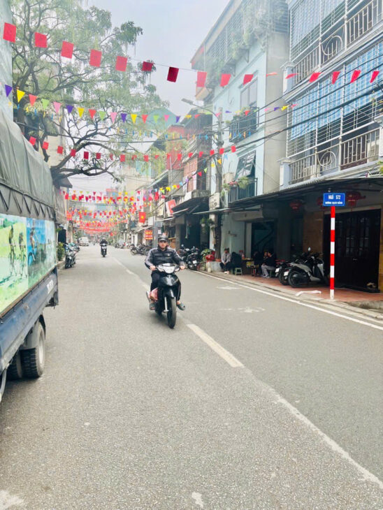MẶT PHỐ BẠCH ĐẰNG KINH DOANH SẦM UẤT – ÔTÔ TRÁNH.