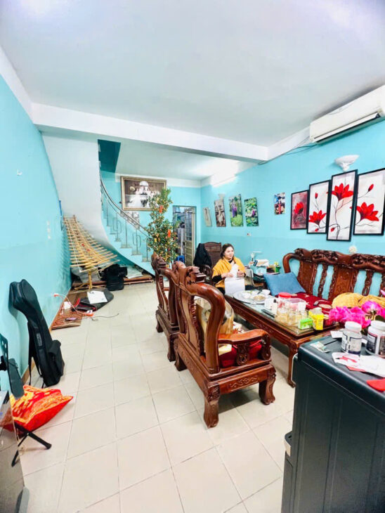 MẶT PHỐ BẠCH ĐẰNG KINH DOANH SẦM UẤT – ÔTÔ TRÁNH.