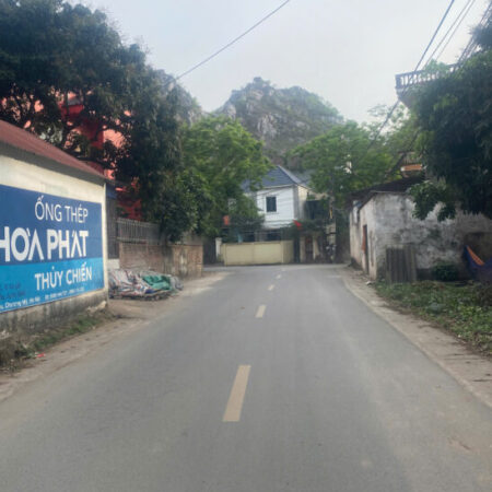 mặt đường liên xã tại Phụng châu 71,5m đã trừ lưu không măt tiền đẹp xe ô tô qua quá là hợp lý