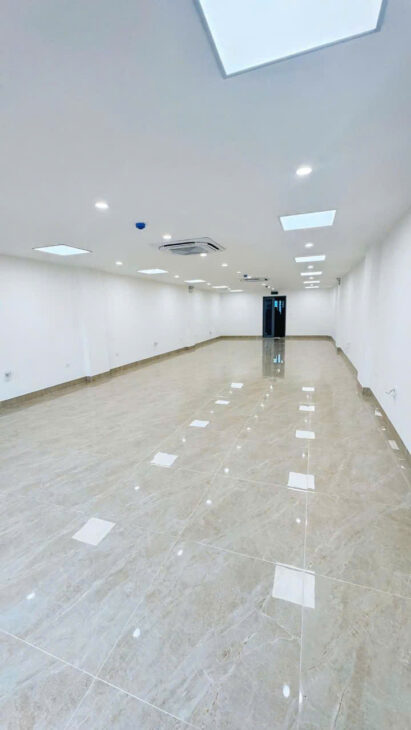 CẦN BÁN TÒA NHÀ VĂN PHÒNG 8 TẦNG THANG MÁY MỚI KOONG, VỈA HÈ, DÒNG TIỀN 120TR/ THẤNG, GIÁ 73 TỶ
