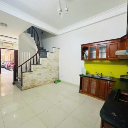 PL TRẦN QUỐC HOÀN Ô TÔ TRÁNH – KINH DOANH DT 40m2 3 tầng mt 4m Giá 13.9 tỷ