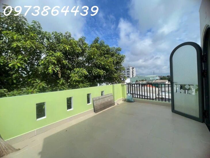 BÁN NHÀ 3 TẦNG – ĐỐI DIỆN CHỢ BÀ ĐIỂM – XE HƠI VÀO TẬN NHÀ – NGANG GẦN 7M – 100M² CÔNG NHẬN ĐỦ –