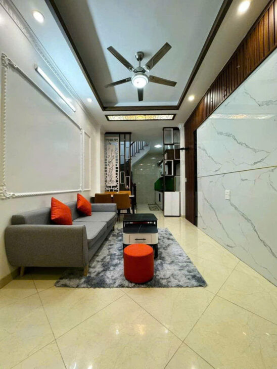 Cần bán gấp nhà phố Đàm Quang Trung, nhà rộng, nội thất đầy đủ.