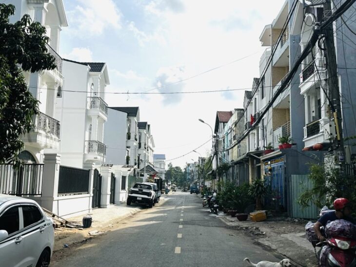 Bán nhà mặt phố Bình Chiểu, Thủ Đức, 105m², 6.7 tỷ, 3 tầng, 4PN, 5WC