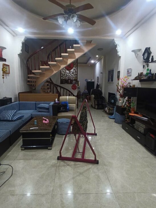 Bán nhà mặt phố Q.9, 77m², 7.4 tỷ, 3PN, sổ hồng