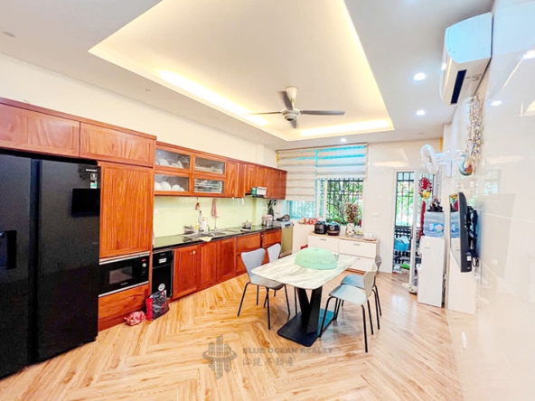 Bán nhà 69m², 4 tầng mặt phố Bùi Xương Trạch, quận Thanh Xuân, nhỉnh 24 tỷ