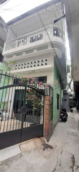 Căn góc 3 tầng nở hậu hẻm Dương Bá Trạc P1Q8. Giá 5 tỷ TL