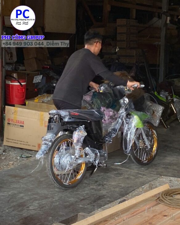 Gửi xe máy sang Mỹ giá rẻ
