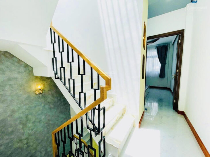 ???? Bán nhà Ngô Gia Tự, Q.10, mới full nội thất, 8.x tỷ!