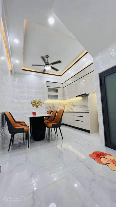 ???? Bán nhà Ngô Gia Tự, Q.10, mới full nội thất, 8.x tỷ!