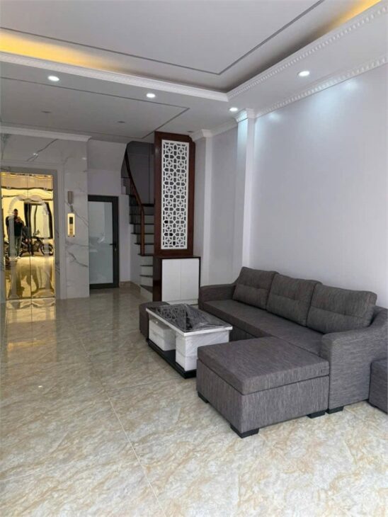 Bán Nhà 7 Tầng Thang Máy – Ngõ 68 Cầu Giấy – 42m² – MT 4m – Trung Tâm – Chỉ 12.2 Tỷ!