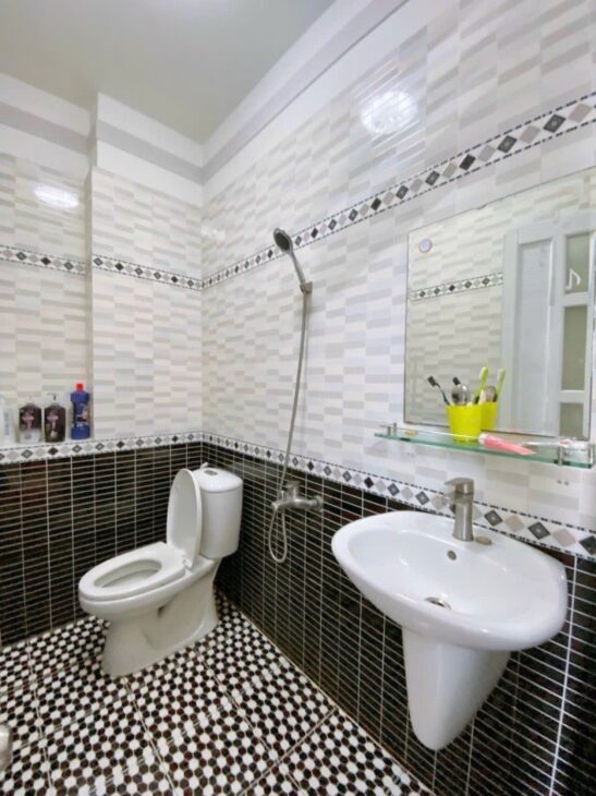 NHÀ LÔ GÓC PHẠM VĂN CHIÊU THÔNG THOÁNG, YÊN TĨNH, SẠCH SẼ 8.6VND